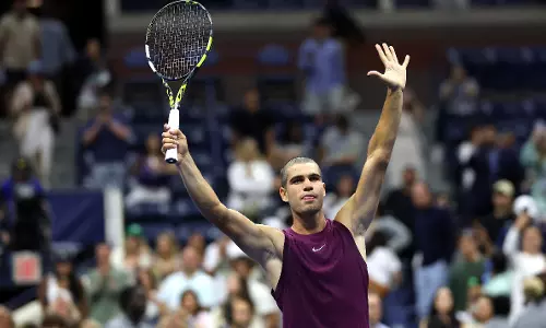 A Cut Above: New-Look Alcaraz Eases into US Open Round Two