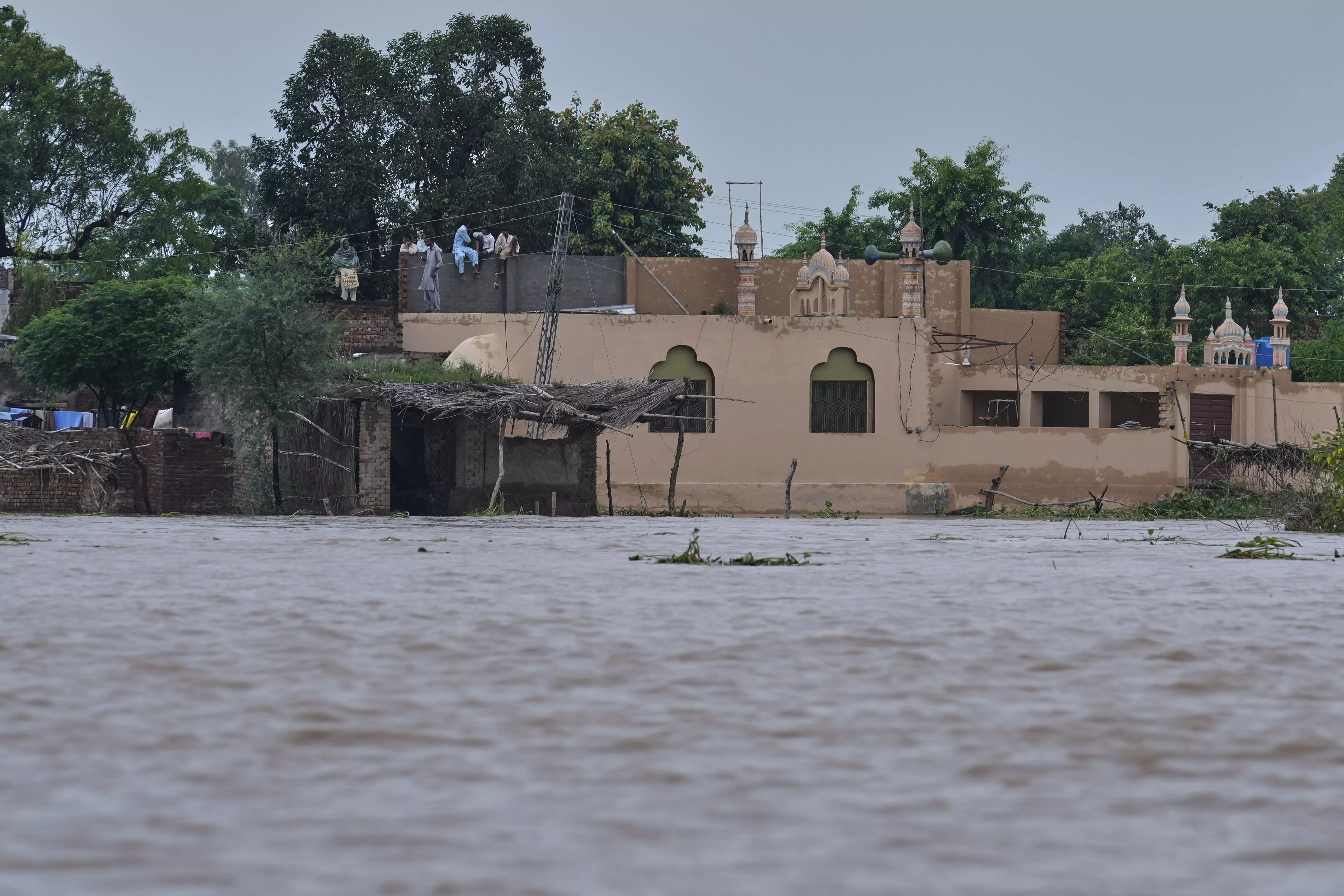 Mass Evacuations in Pakistan as India Releases Water from Swollen Rivers