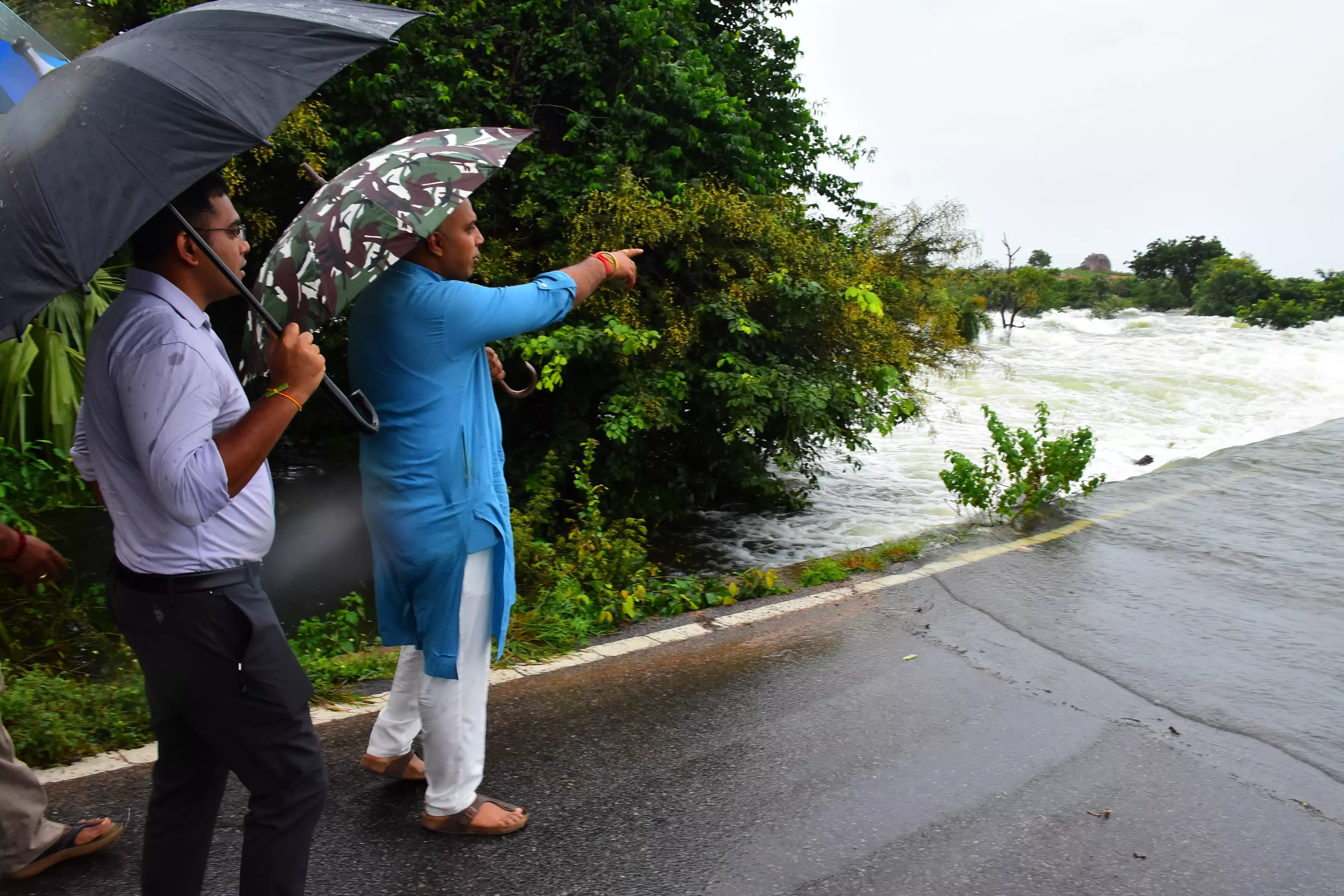Heavy Rain: One Missing, Five Trapped in Sircilla