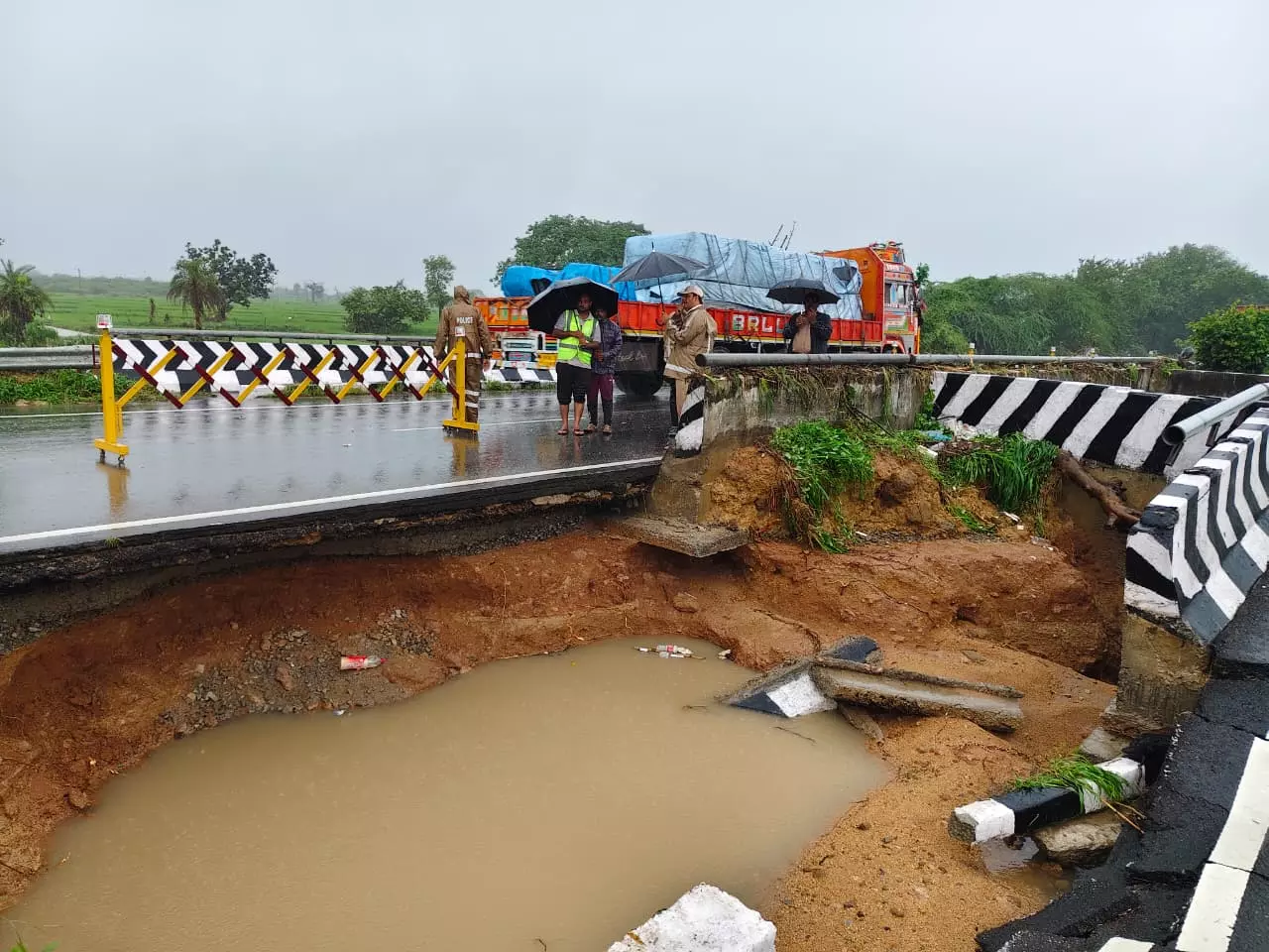 Nirmal Police Divert Hyderabad Traffic via Mamada–Khanapur–Metpalli–Jagtial–Karimnagar