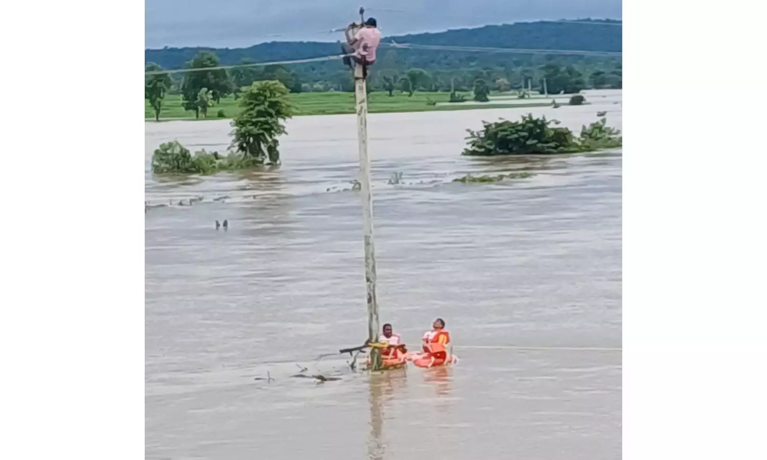 Heavy Rains: 1,357 Electric Poles, 280 Transformers Damaged in Telangana