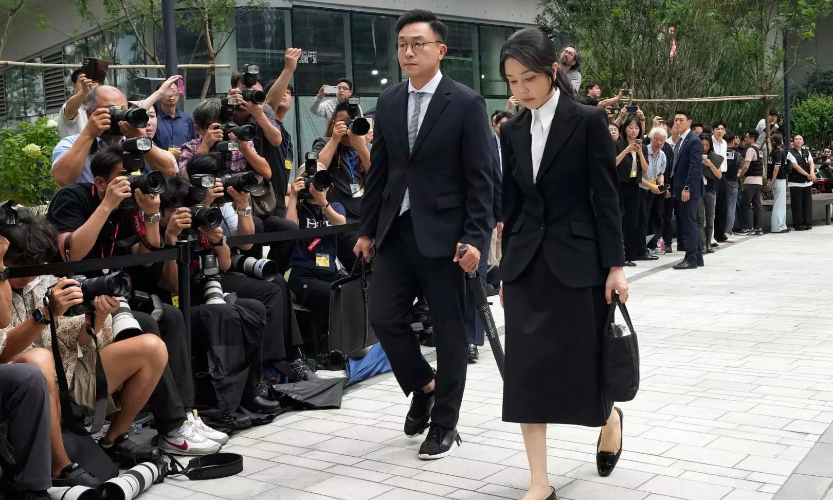 South Koreas Ex-First Lady, Ex-PM Indicted by Special Prosecutors