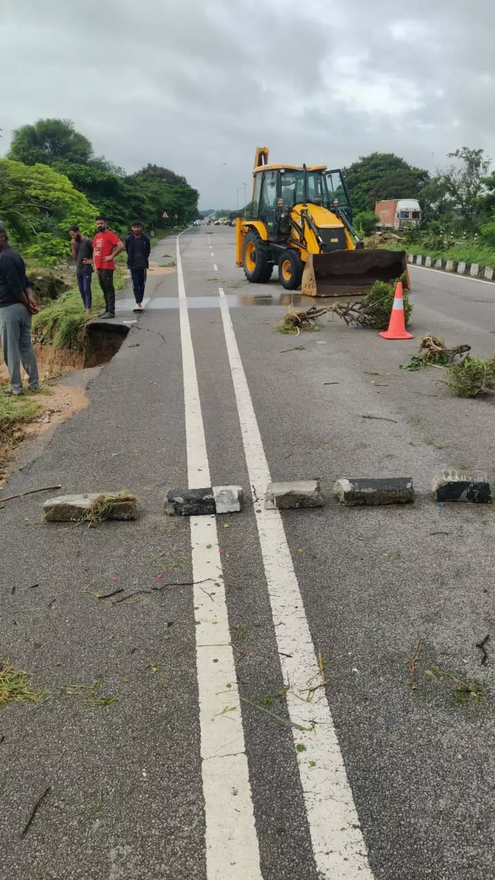 NH-44 Stretch Caves In: One Lane Open for Emergency Vehicles, Traffic Diversions Continue