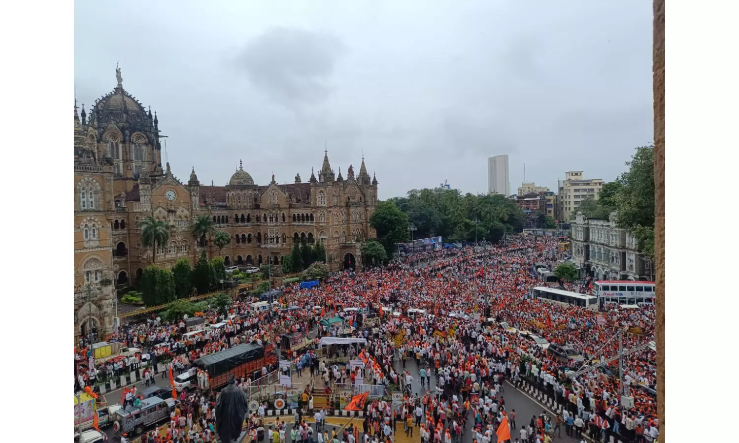 Jarange Fast Brings Mumbai to a Halt Jarange Fast Brings Mumbai to a Halt