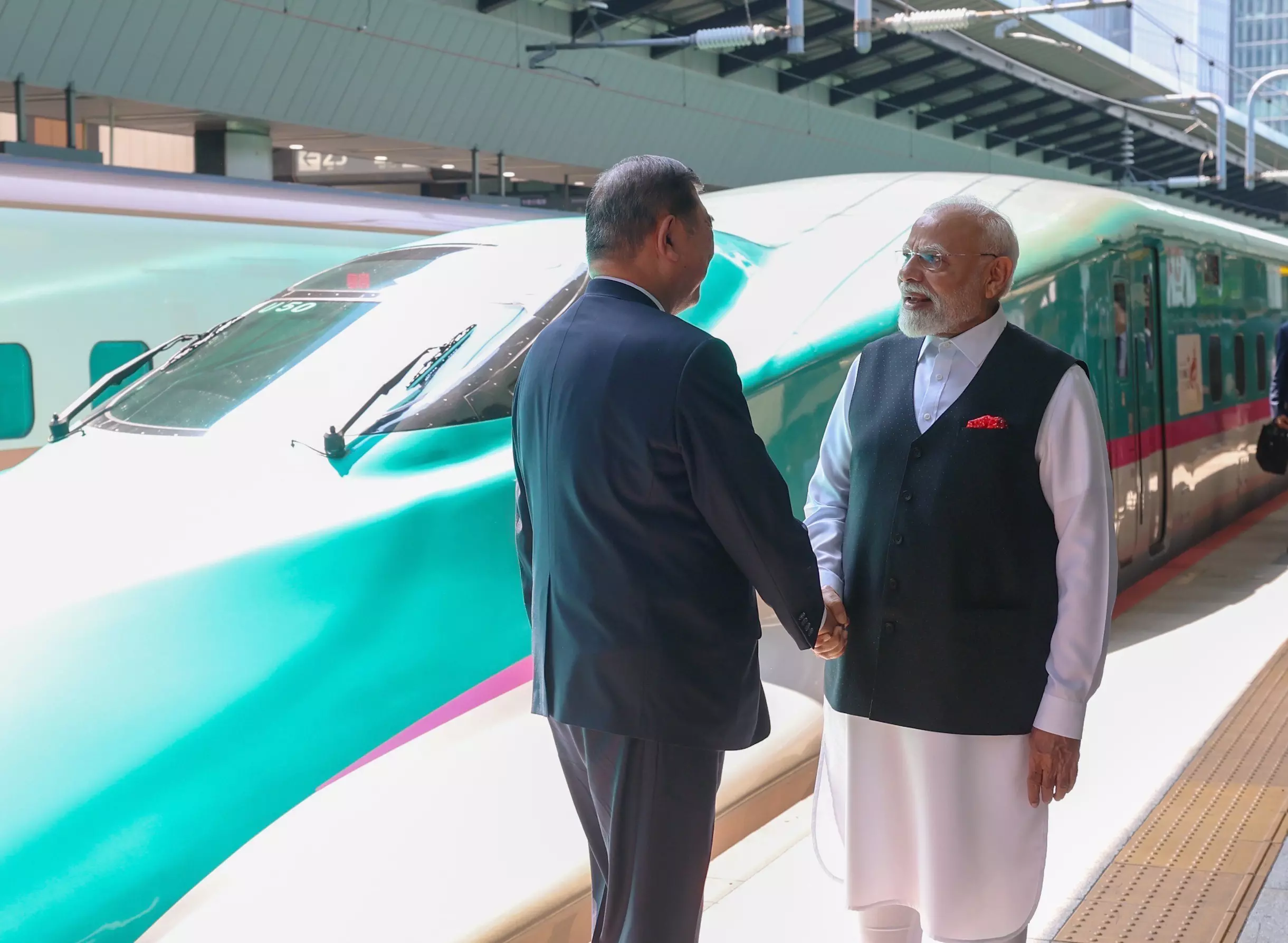 Japans PM Travels With PM Modi in Bullet Train Japans PM Travels With PM Modi in Bullet Train