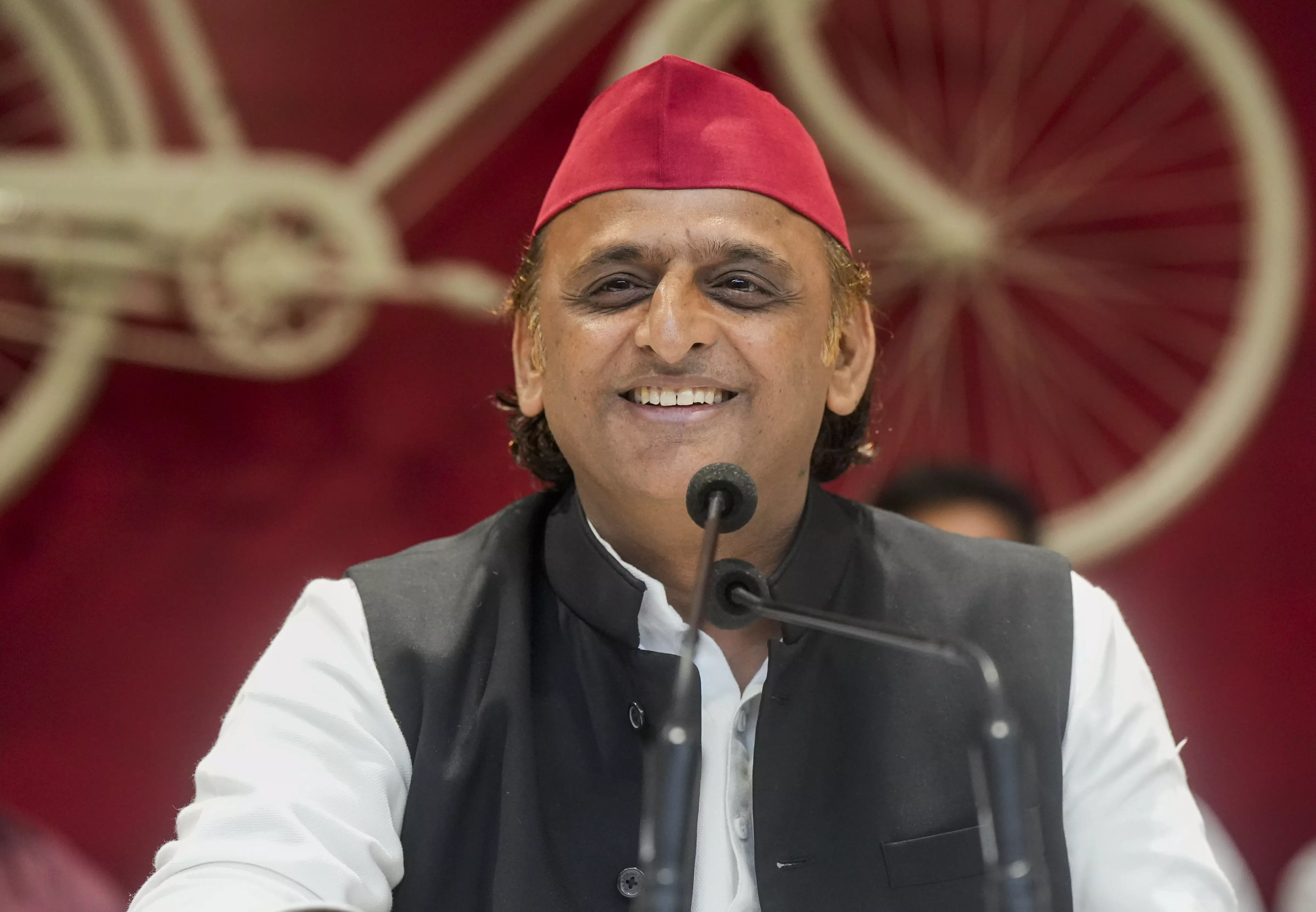 Akhilesh Yadav Joins Voter Adhikar Yatra in Bihar