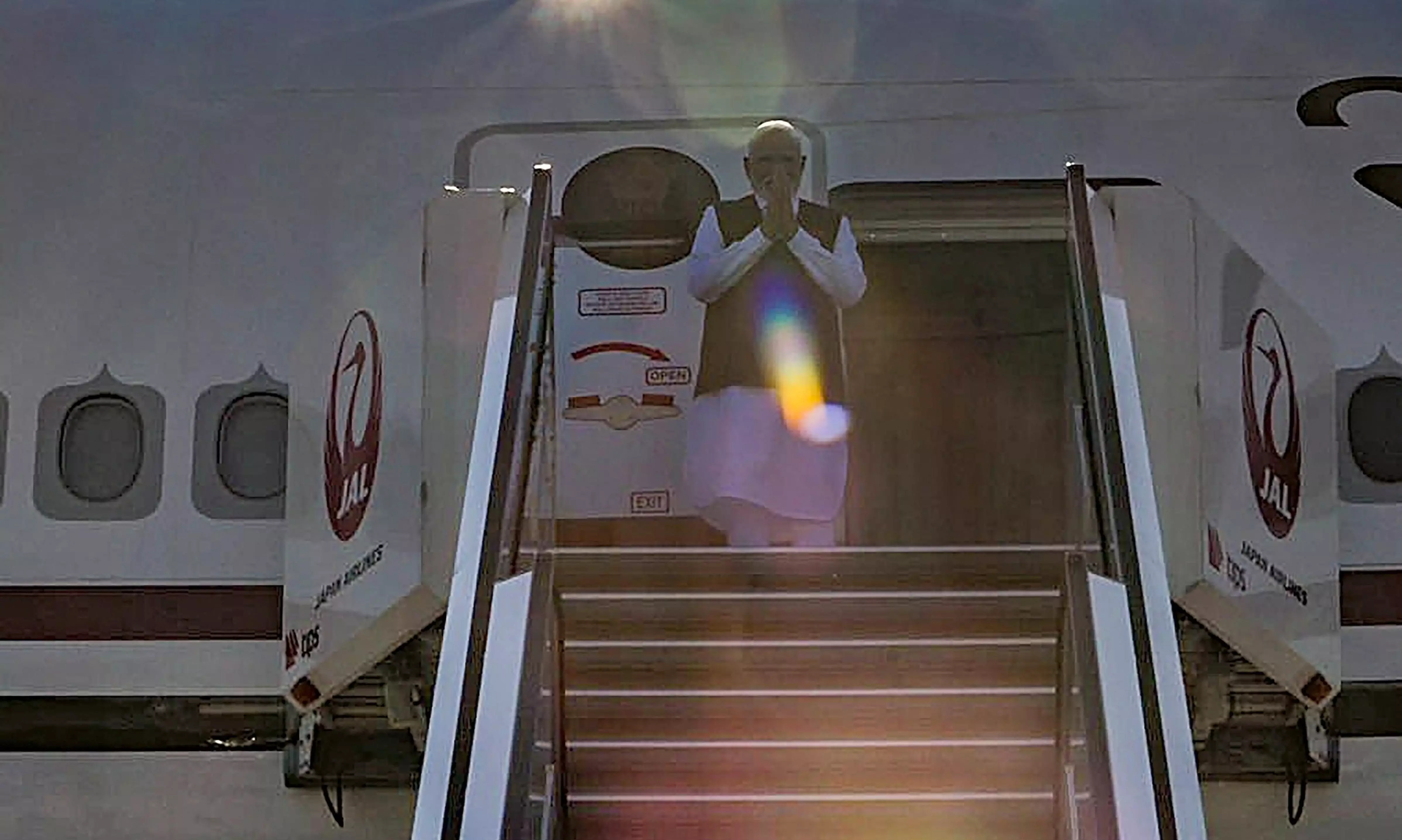 Modi Wraps up Japan Visit, Heads to China