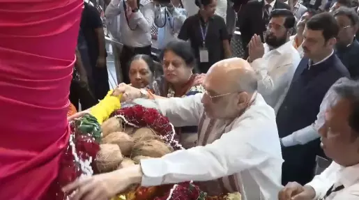 Amit Shah Visits Lalbaugcha Raja Ganesh Mandal
