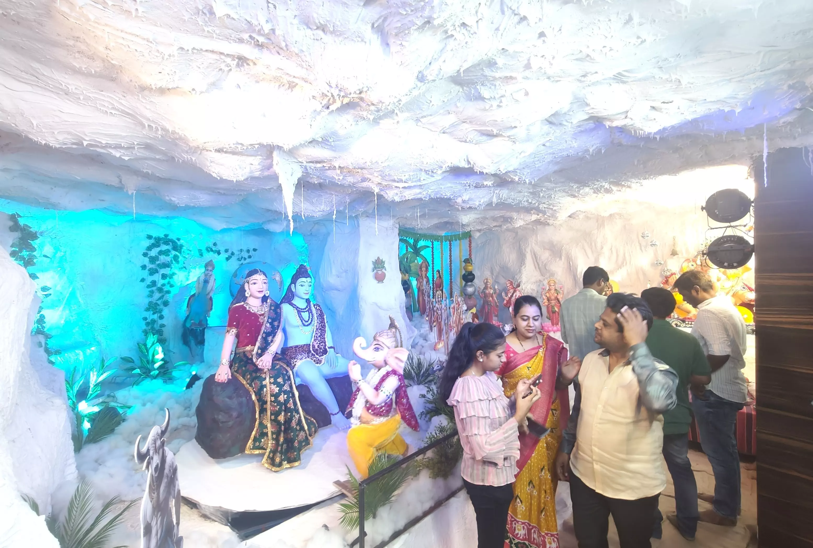 Unique Ganesh Pandals Draw Huge Crowds In Hyd