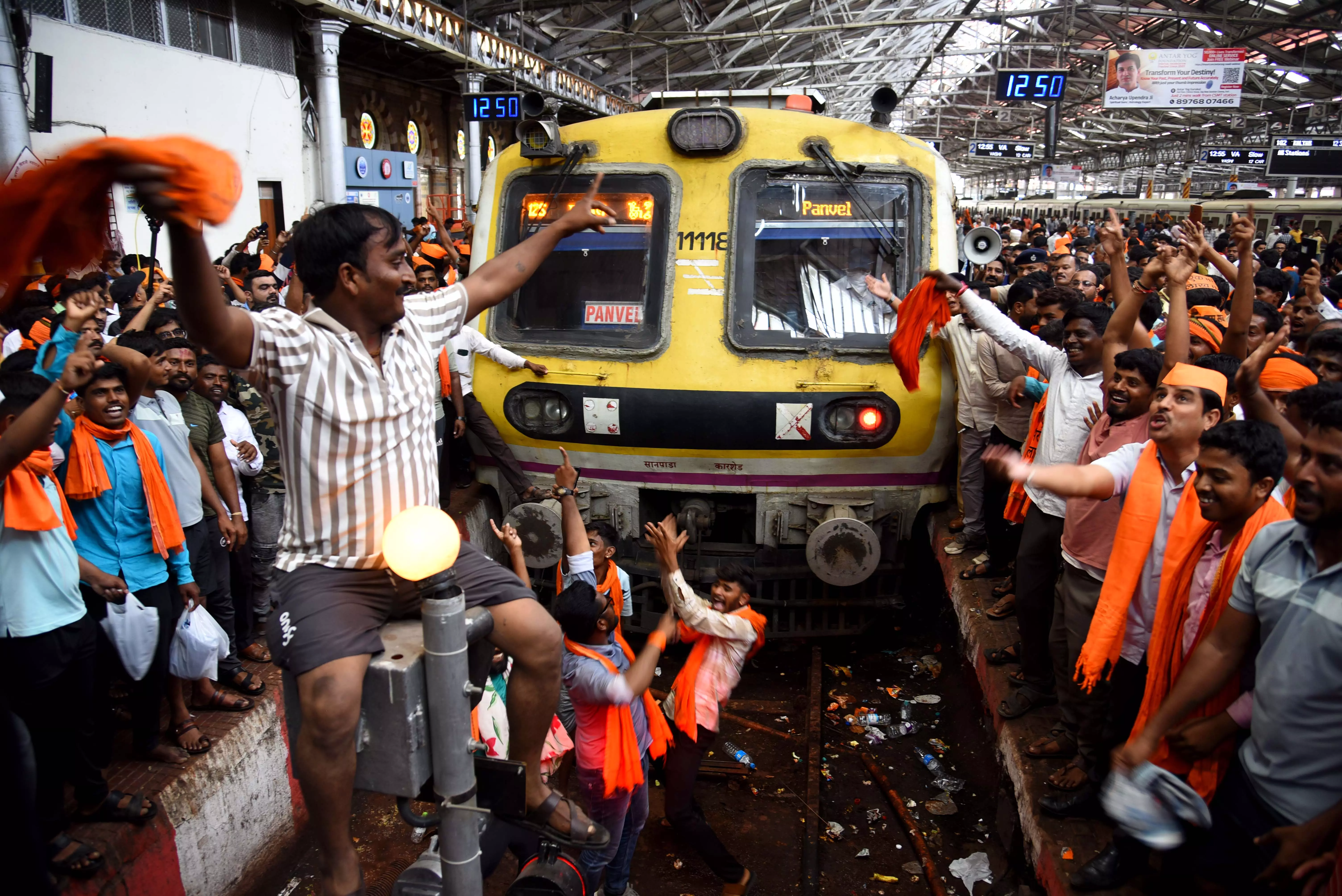 Bombay HC slams Jarange, orders clearing of Mumbai roads