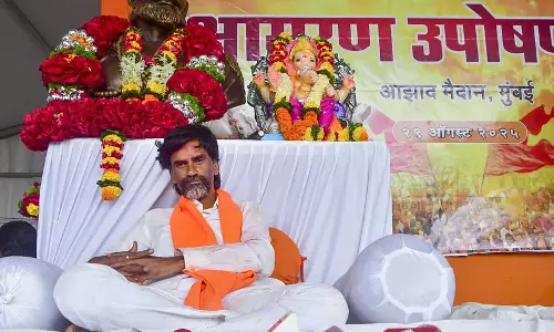 Maratha Quota Stir Hits Mumbai; Jarange Stops Drinking Water