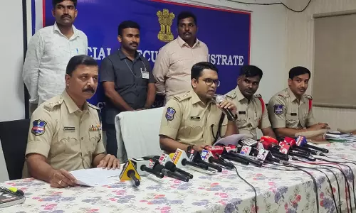 Chandnagar Police Nabs 4-Member Child Kidnap Gang, 6 Children Rescued Chandnagar Police Nabs 4-Member Child Kidnap Gang, 6 Children Rescued