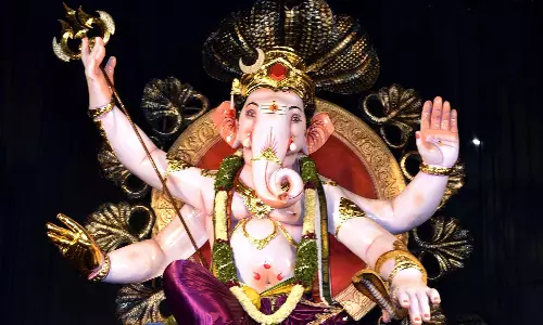 Bhagyanagar Ganesh Utsav Samiti Promotes Swadeshi Celebrations With Parents’ Feet-Washing Ritual