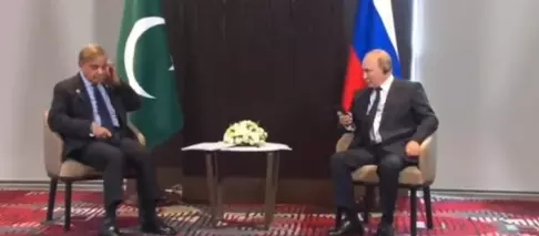 Sharif Fumbles Earphones Again, Putin Can’t Hold Back Laughter