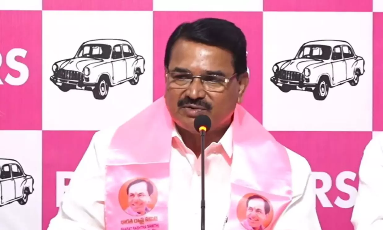 Niranjan Backs Harish Amid Cracks in BRS