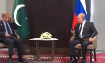 Sharif Fumbles Earphones Again, Putin Can’t Hold Back Laughter