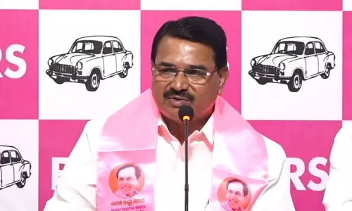 Niranjan Backs Harish Amid Cracks in BRS Niranjan Backs Harish Amid Cracks in BRS