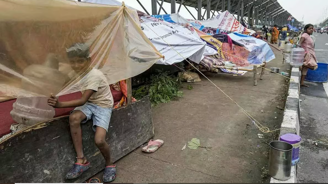 Delhi Flood Relief Camp: Women Face Toilet Scarcity