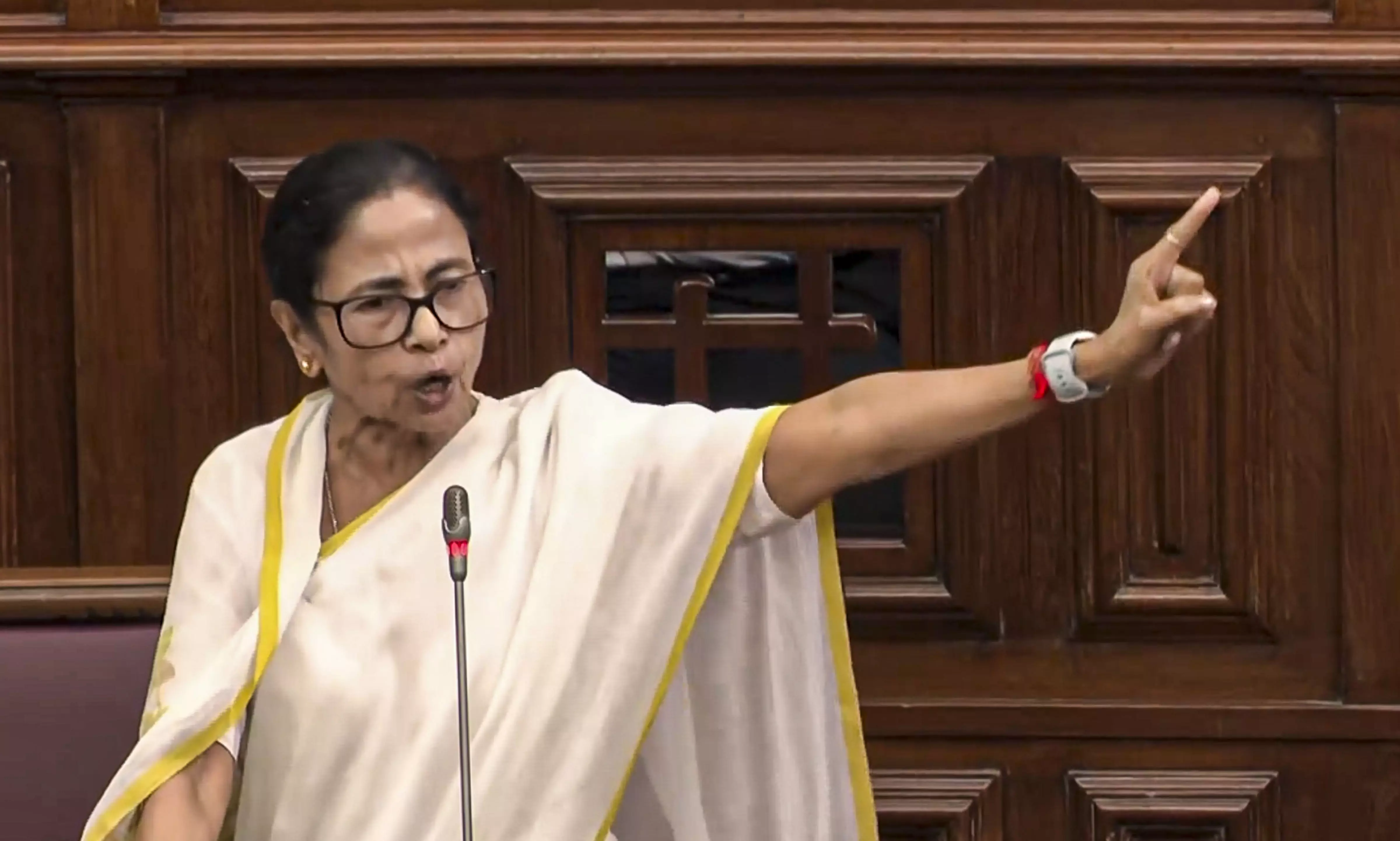 Huge Chaos in West Bengal Assembly as Didi Calls BJP Vote Chor