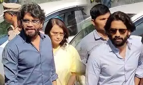 Nagarjuna, Chaitanya Appear Before Nampally Court