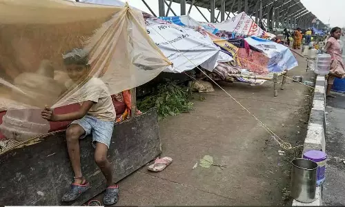 Women at Mayur Vihar Flood Camp Struggle Without Toilets