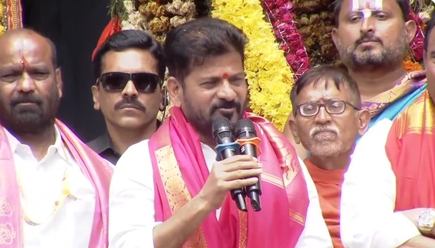 Revanth Reddy Visits Khairatabad Ganesh, Highlights Harmony