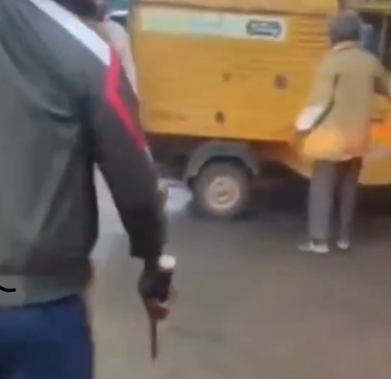 Person Flaunts Dagger in Bengaluru Road Rage Incident