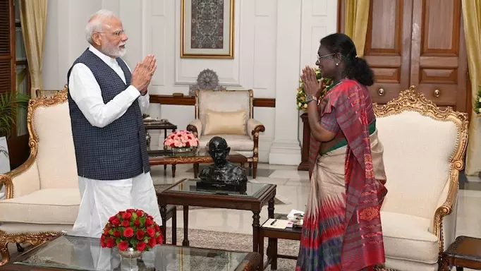 Modi Meets President Murmu at Rashtrapati Bhavan