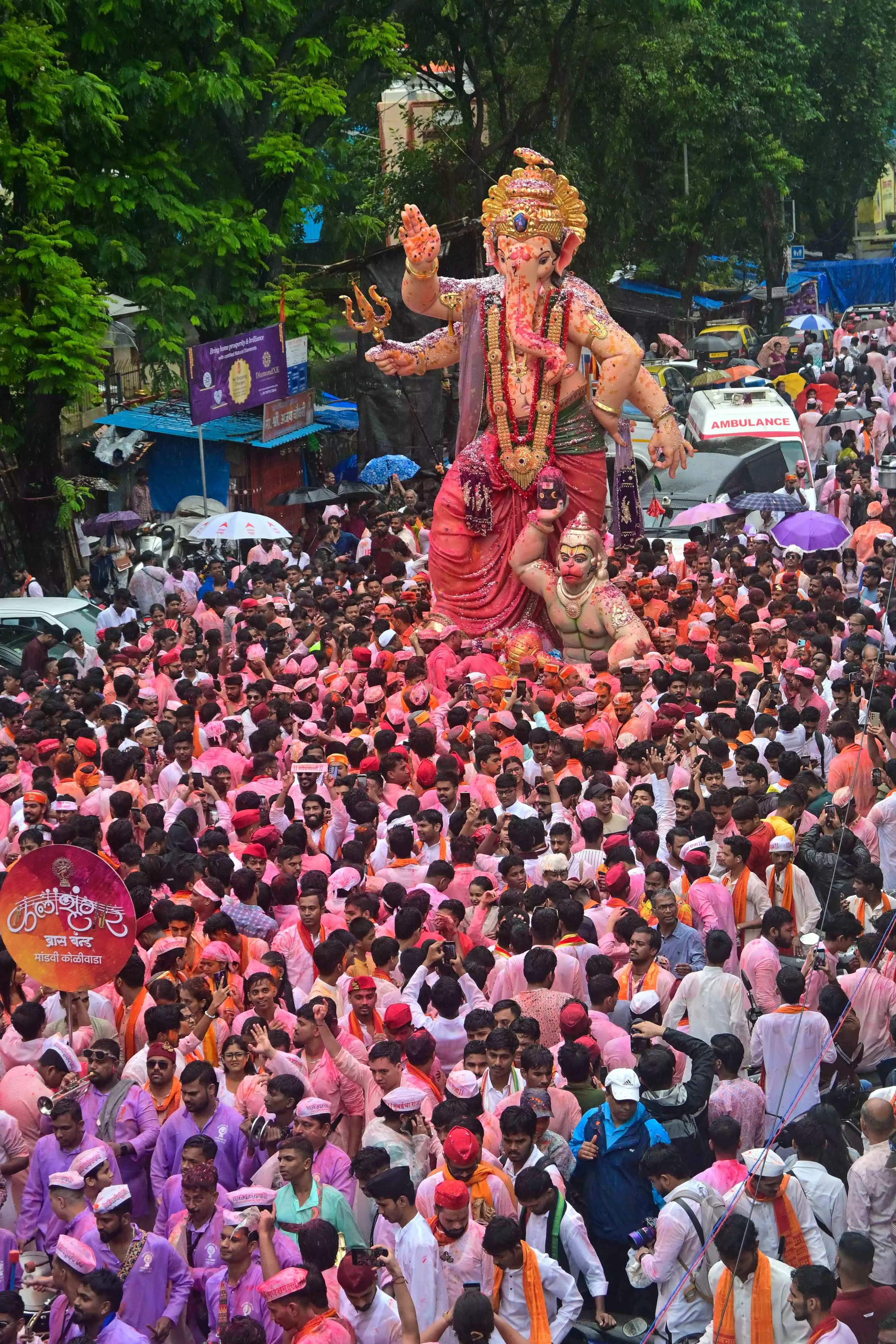 Ganesh Visarjan Spectacle Grips Mumbai on Final Day of Festival