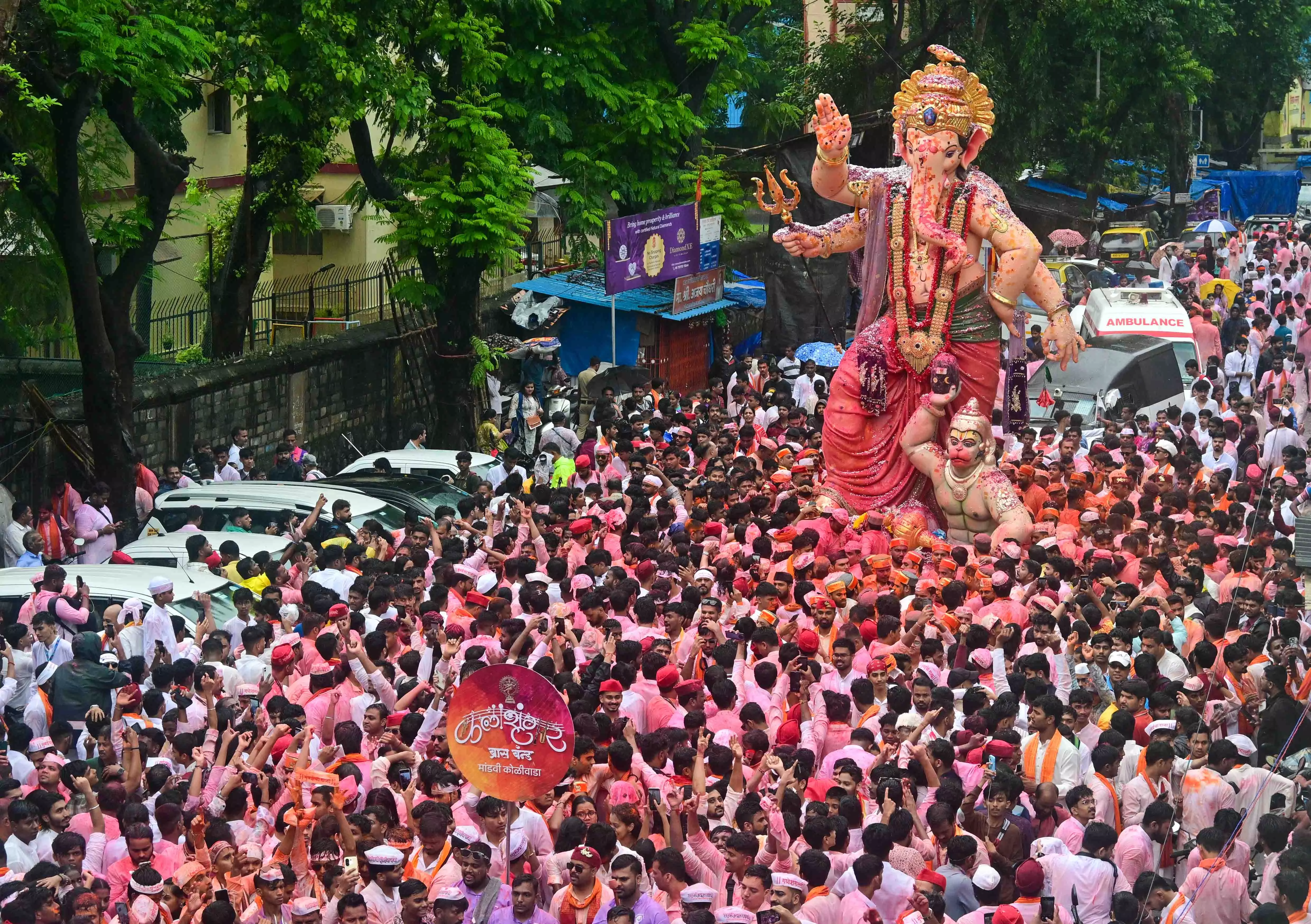 Ganesh Visarjan Spectacle Grips Mumbai on Final Day of Festival