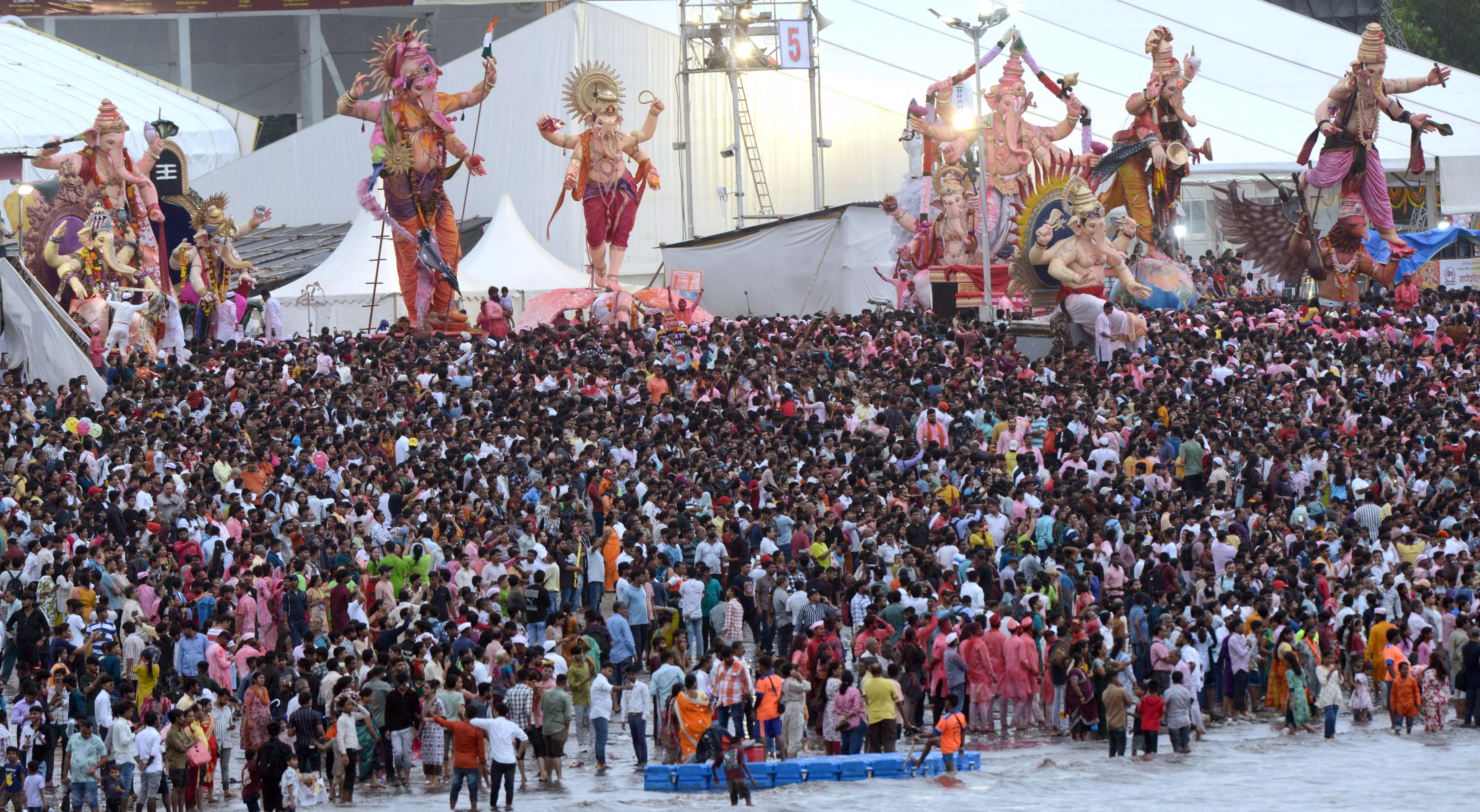 Mumbai Bids Farewell to Ganesha as Idols are Immersed in Arabian Sea