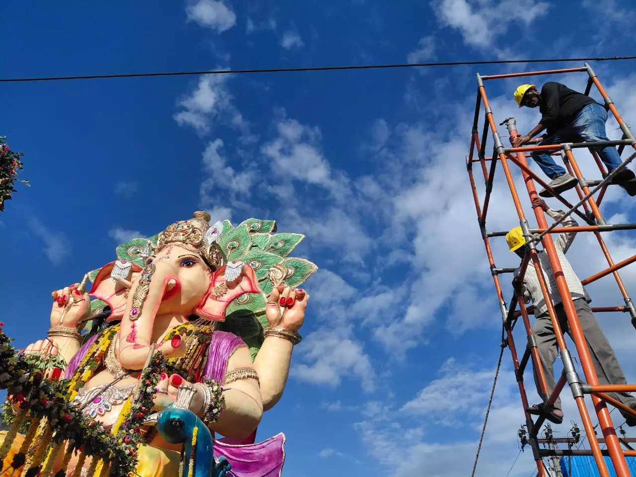 Cable Chaos Stalls Ganesh Processions