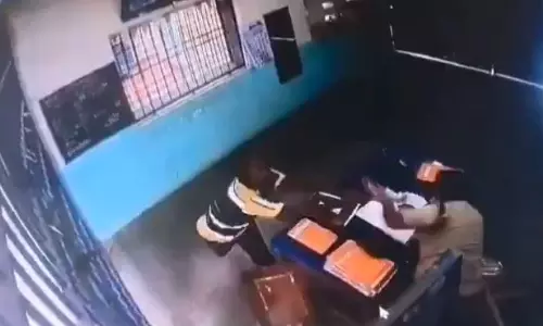 2 Inmates Escape from Andhra Prison After Hitting Jail Warden With Hammer