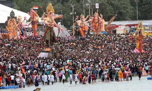 Mumbai Bids Farewell to Ganesha as Idols are Immersed in Arabian Sea