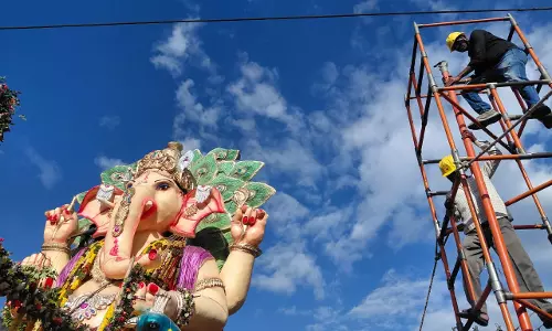 Cable Chaos Stalls Ganesh Processions
