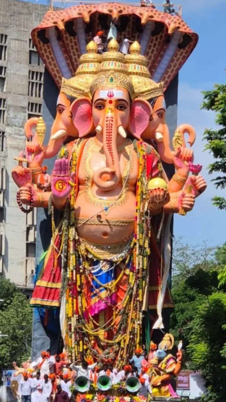 Devotees turned up in large numbers to witness Khairatabad Maha Ganesh Procession.