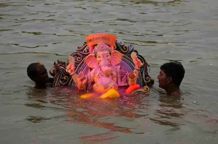 1 Dead, 5 Injured in Electrocution During Ganesh Immersion in Mumbai