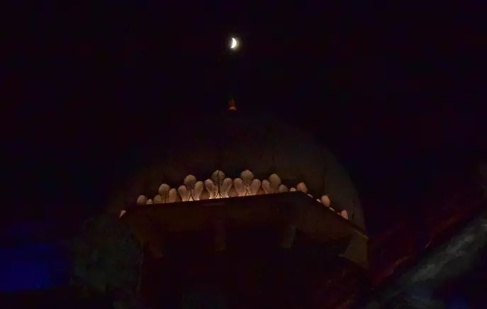 Total Lunar Eclipse Enthrals Skywatchers