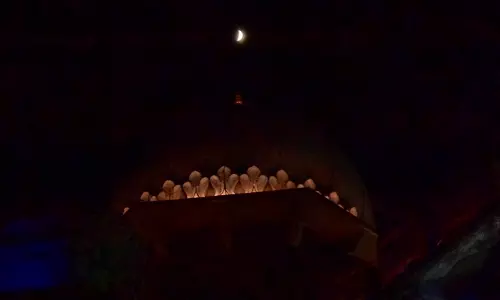 Total Lunar Eclipse Enthrals Skywatchers Total Lunar Eclipse Enthrals Skywatchers