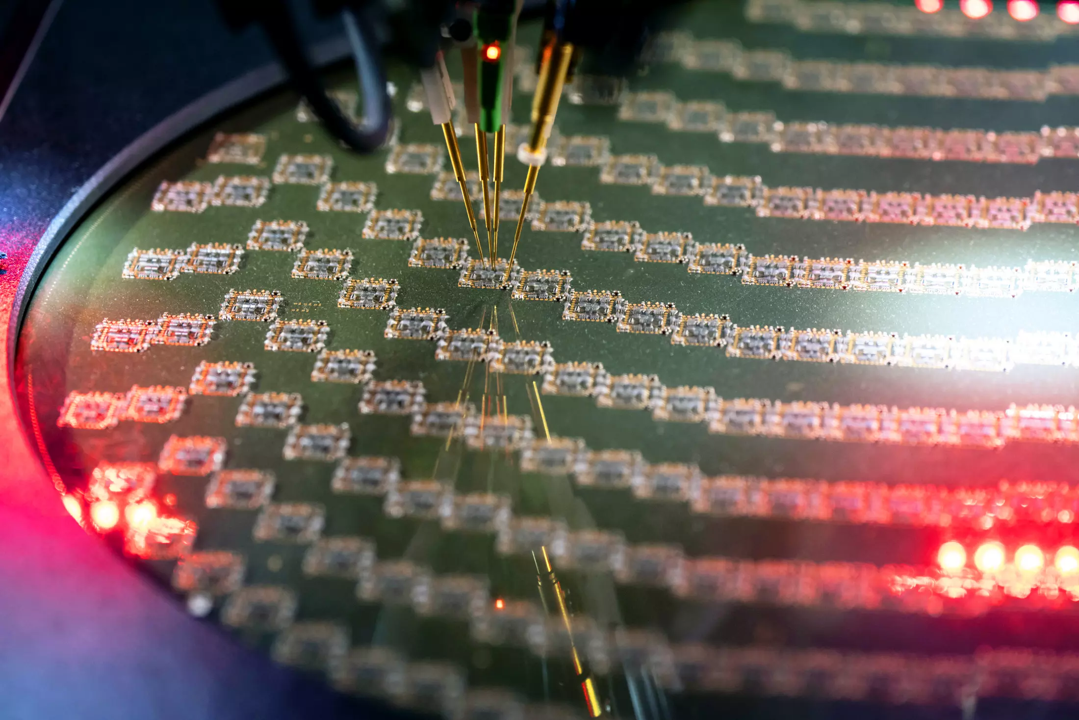 US Weighs Annual China Chip Supply Approvals for Samsung, Hynix