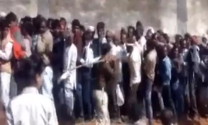 Farmers, Standing in Queue for Fertilizer in MP Town, Baton-Charged, Cop Suspended