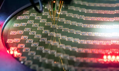 US Weighs Annual China Chip Supply Approvals for Samsung, Hynix