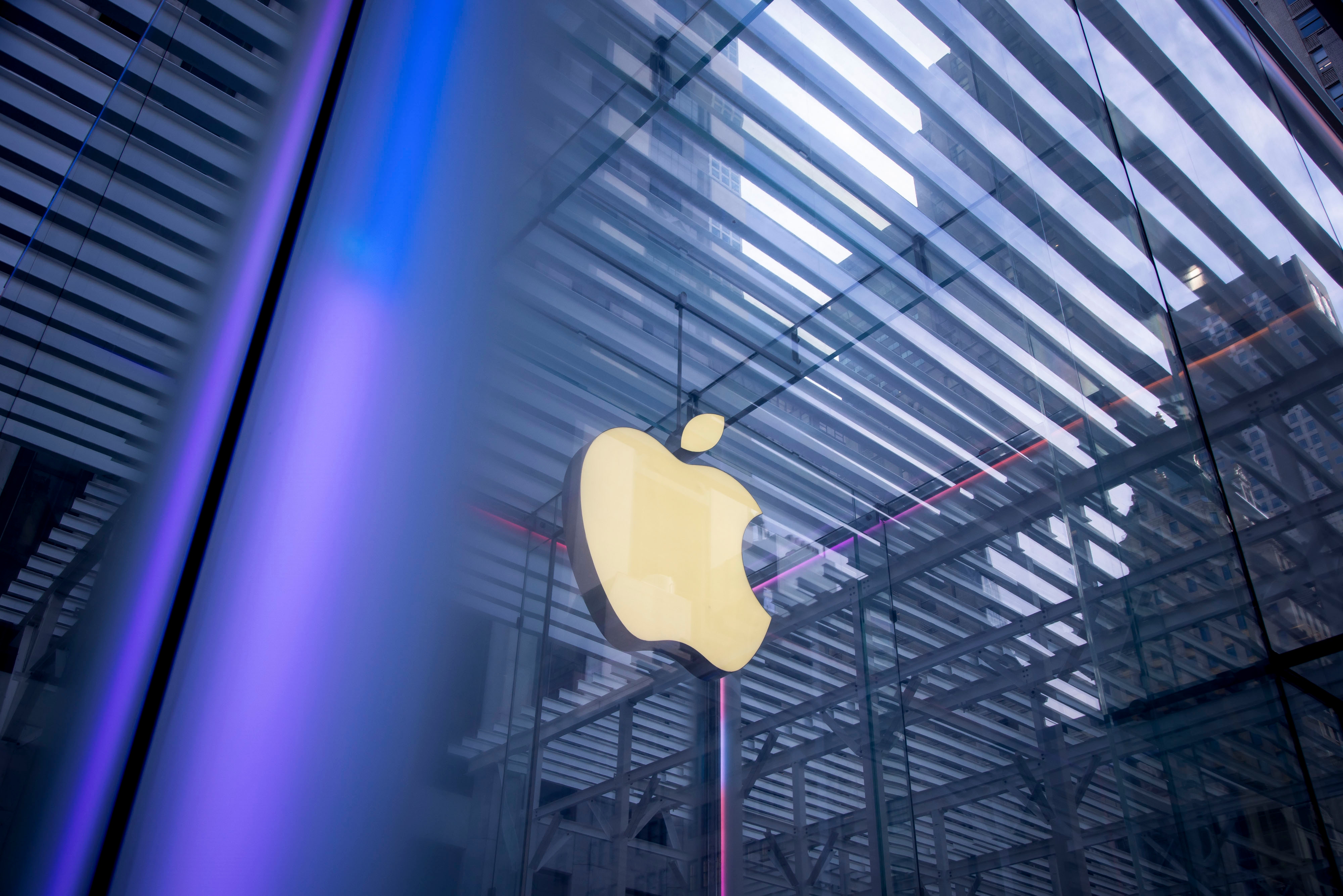 Apple Under Pressure to Showcase AI Prowess at iPhone 17 Launch post image