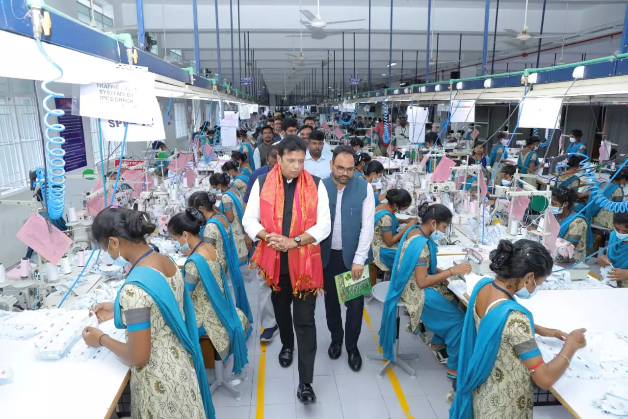 Telangana IT and Industries Minister Invites Tirupur Apparel Giants to Invest in the State