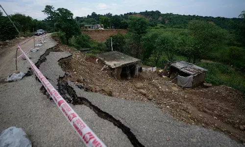 Floods, Landslides Wreck 12,000 km of Road Length in J&K Floods, Landslides Wreck 12,000 km of Road Length in J&K