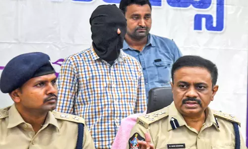 Maoist Leader Surrenders Before ASR Police Maoist Leader Surrenders Before ASR Police