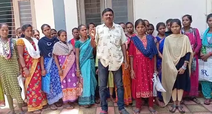 Manyams Tribal Pregnant Women Protest Seeking Free Bus Services