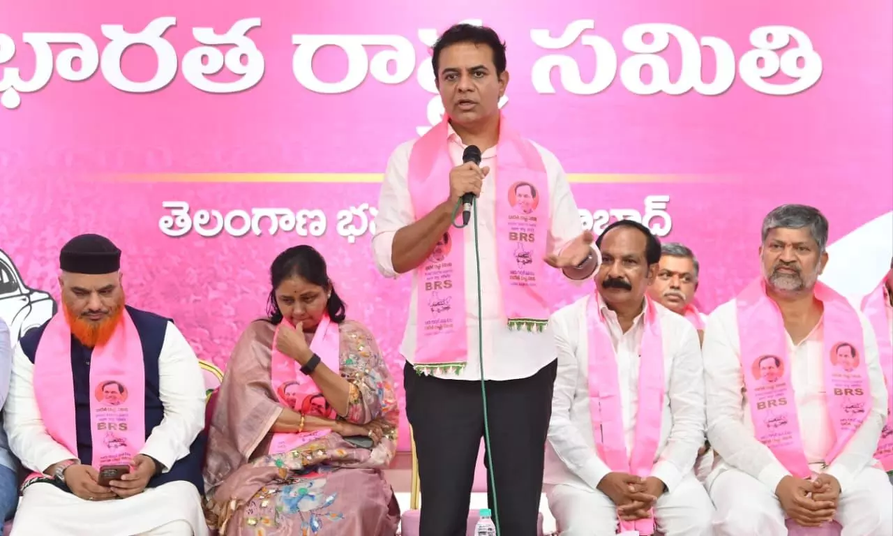 Congress Threatening to Stop Development If Not Voted for, Says KTR