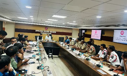 Railway Police Reviews Crowd Safety Measures in View of Dasara, Diwali