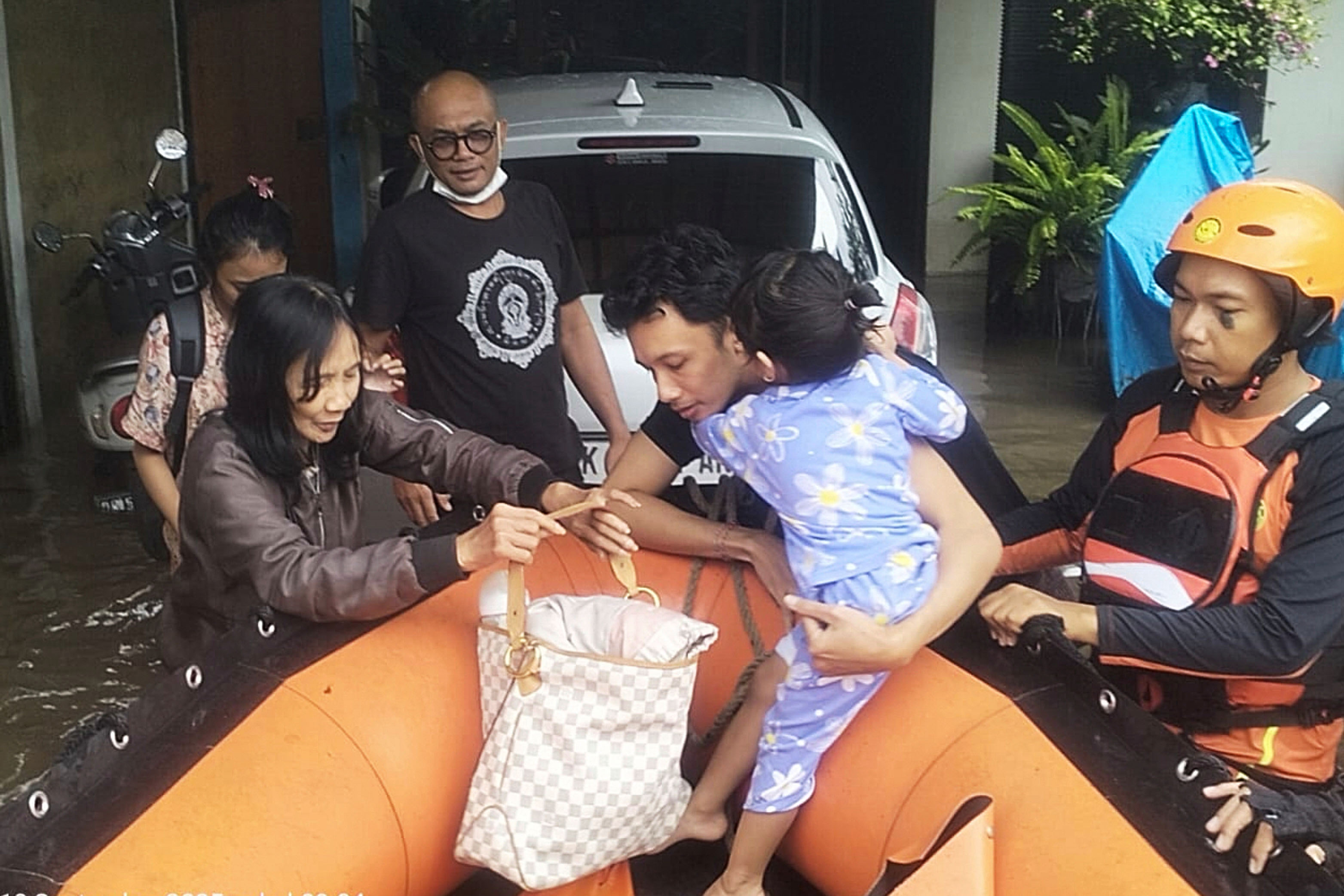 Flash Floods in Indonesia: 15 Dead, 10 Missing